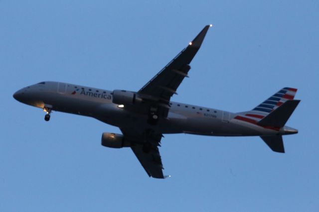 Embraer 170/175 (N217NN)