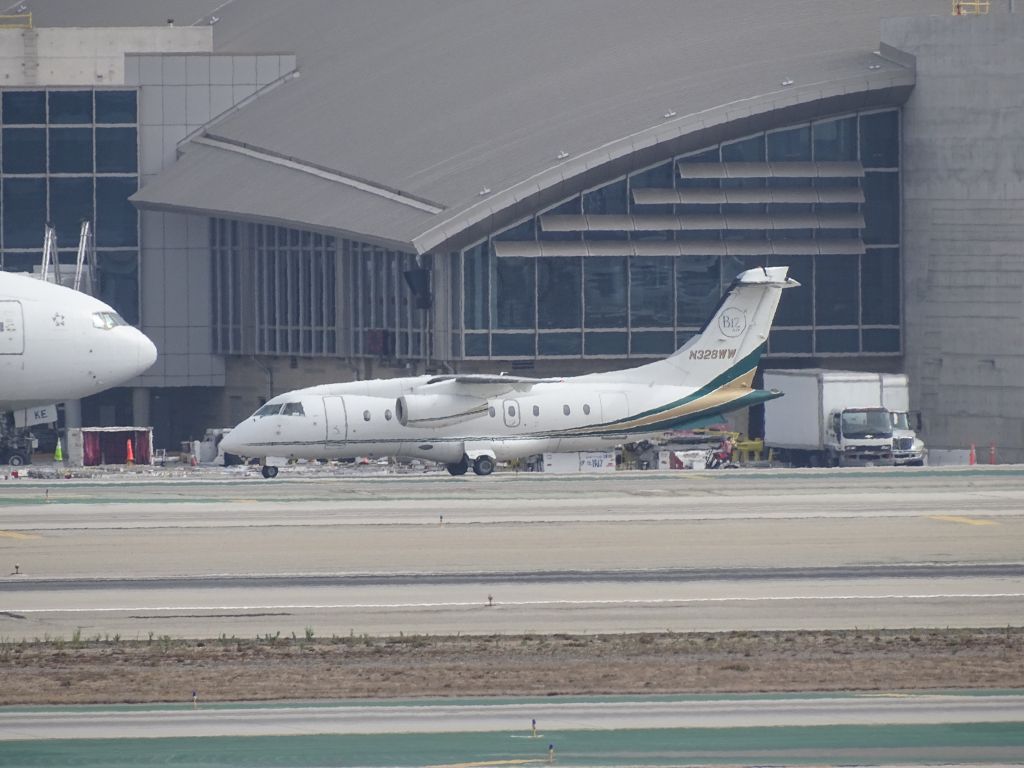 N328WW — - Bizz Jet Titles