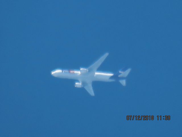 BOEING 767-300 (N152FE)