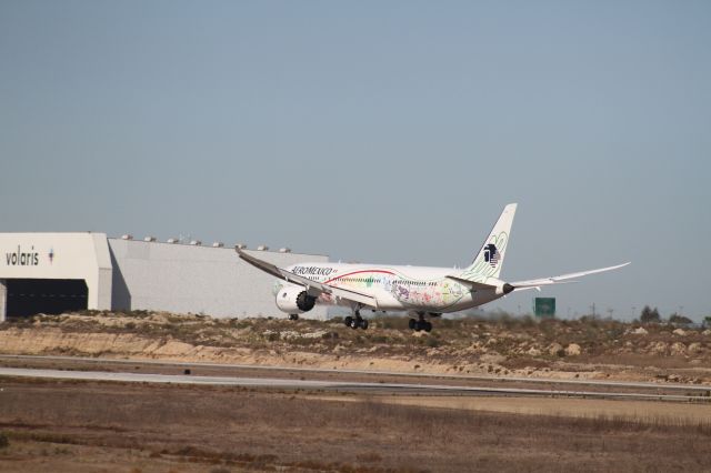 Boeing 787-9 Dreamliner (XA-ADL) - FINAL APPROACH 27 MMTJ