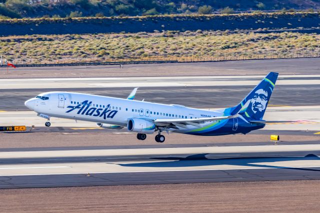 Boeing 737-900 (N266AK) - Alaska Airlines 737-900 taking off from PHX on 11/28/22. Taken with a Canon 850D and Tamron 70-200 G2 lens.