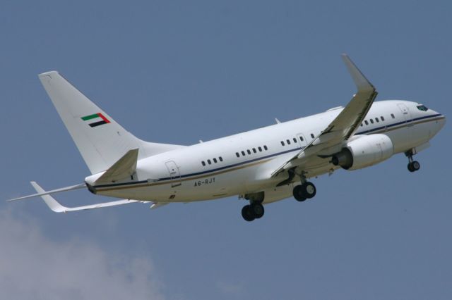 Boeing 737-700 (A6-RYJ) - Royal Jet BBJ departing Geneva 24/05/2007.