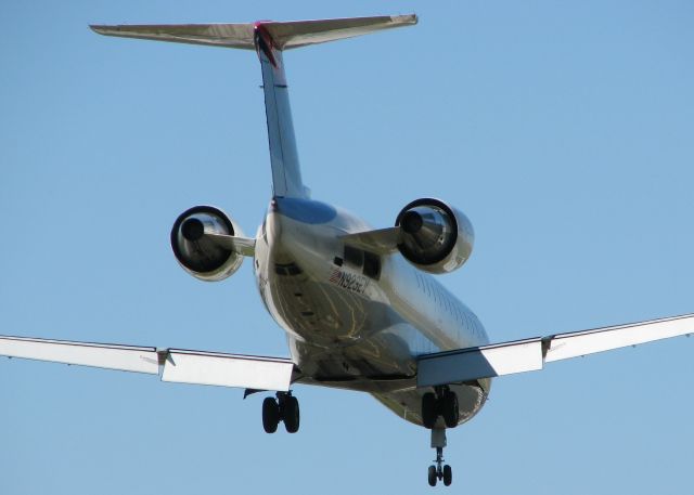 Canadair Regional Jet CRJ-200 (N923EV) - Landing at Shreveport Regional.