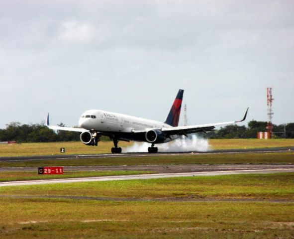 Boeing 757-200 (N712TW)