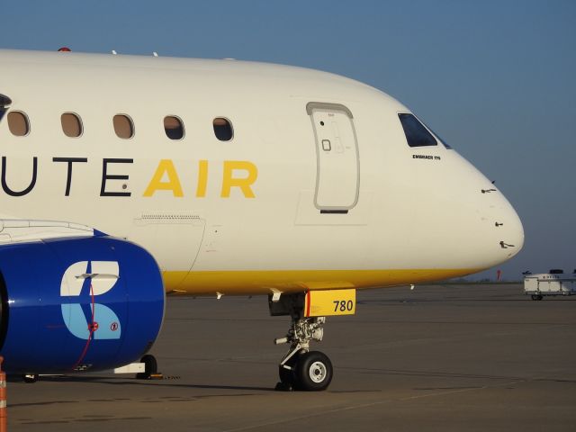 Embraer 170/175 (N780NC)