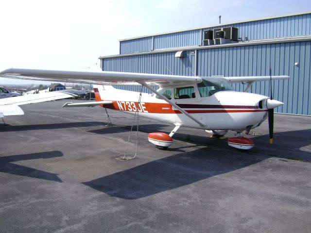 Cessna Skyhawk (N733JE) - 1977 172N Parked at Royal Aircraft and Hagerstown Aviation Academy @ KHGR