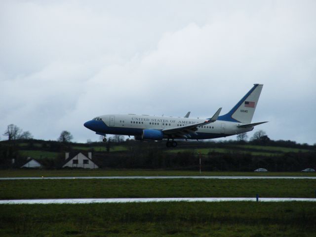 Boeing 737-700 (01-0040) - 01-0040 BBJ OF USAF ARR SHANNON 27-11-2009