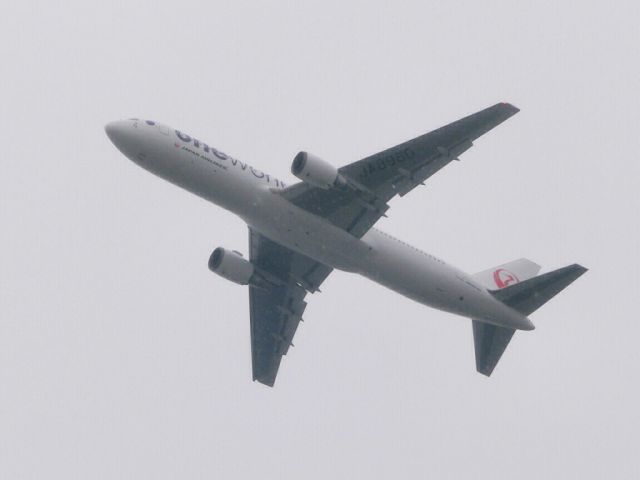 BOEING 767-300 (JA8980)