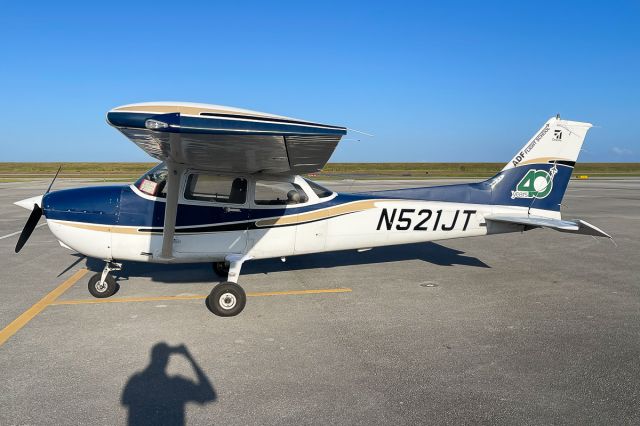Cessna Skyhawk (N521JT)