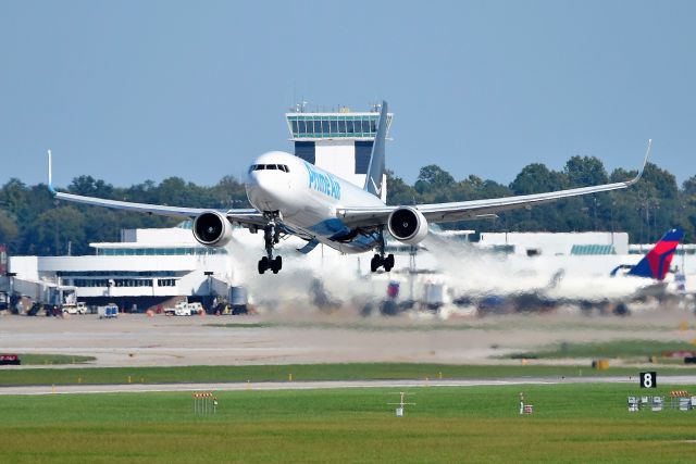 BOEING 767-300 (N337AZ)