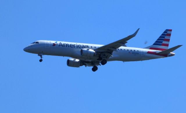 Embraer ERJ-190 (N953UW) - Shown here on approach is an American Airlines Embraer ERJ-190 in the Summer of 2018.