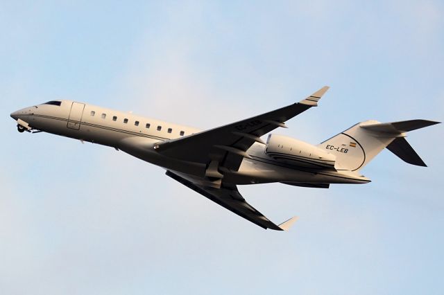 Bombardier Global Express (EC-LEB) - TEFAF 2010 VISITOR.