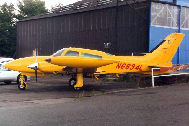 Cessna 310 (N6834L) - Seen here in May-95.br /br /Registration cancelled 23-Jan-18 as expired.