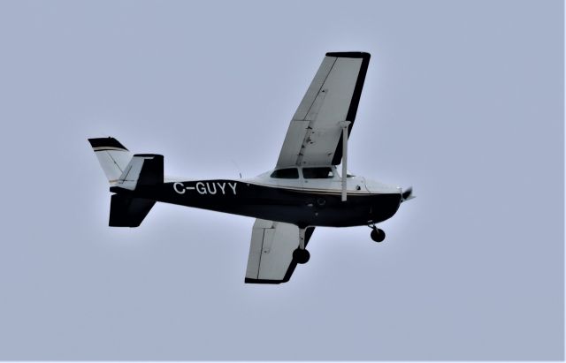 C-GUYY — - C-GUYY Cessna Skyhawk 172-M Max Aviation Inc. survolant l ville de Lavaltrie QC.le 08-03-2023 à 12:36