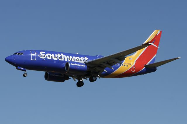Boeing 737-700 (N7738A)