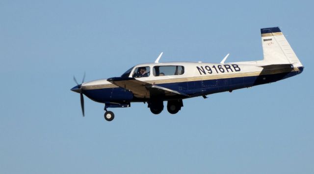 Mooney M-20 (N916RB) - On final is this 1998 Mooney M-20P in the Winter of 2019.