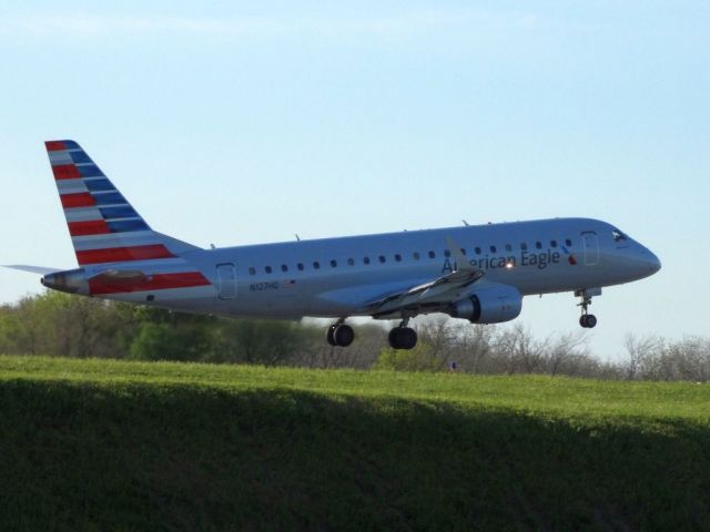 Embraer 170/175 (N127HQ)