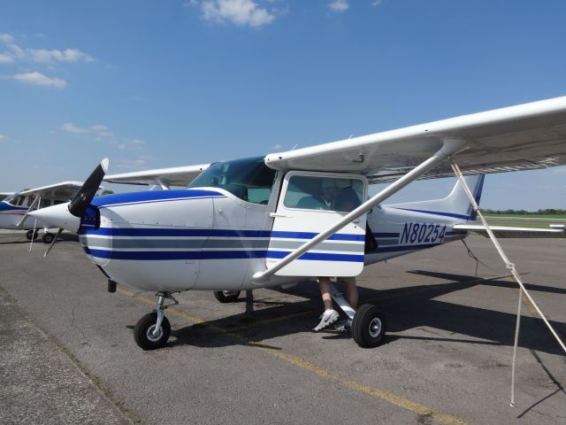 Cessna Skyhawk (N80254) - Walk-Around Check.