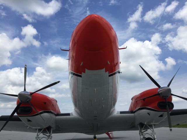 Douglas DC-3 (N115U)