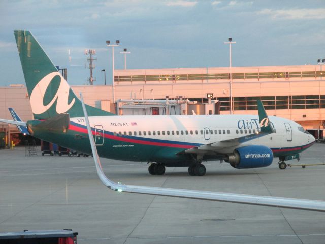 Boeing 737-700 (N276AT)