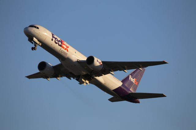 Boeing 757-200 (N997FD)