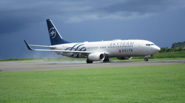 Boeing 737-800 (N3761R)