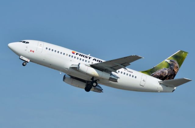 Boeing 737-200 (C-GNDF)