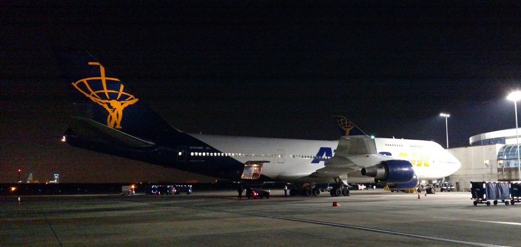 Boeing 747-400 (N464MC) - One of the three charter flights of the day along with two Xtra 734s N134AS and N417XA all to Cancun.