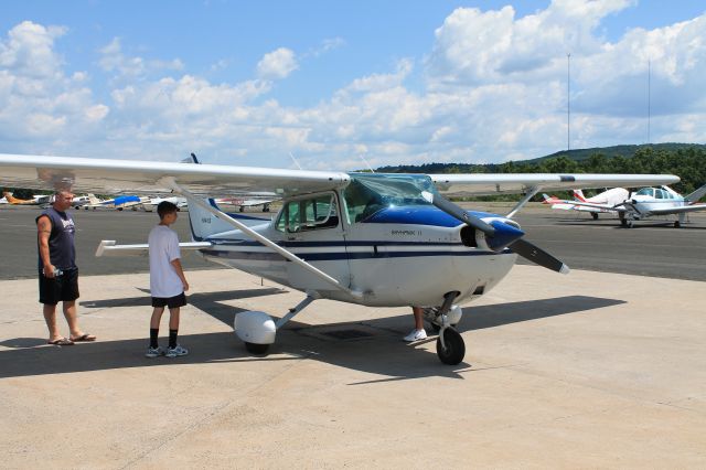 Cessna Skyhawk (N64182) - Just before we take a flight out of Robertson. Taken 2 weeks before its crash on July 26, 2012.