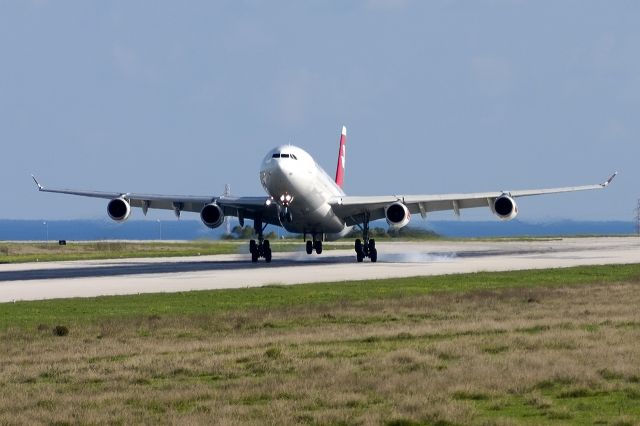 Airbus A340-300 (HB-JMD)