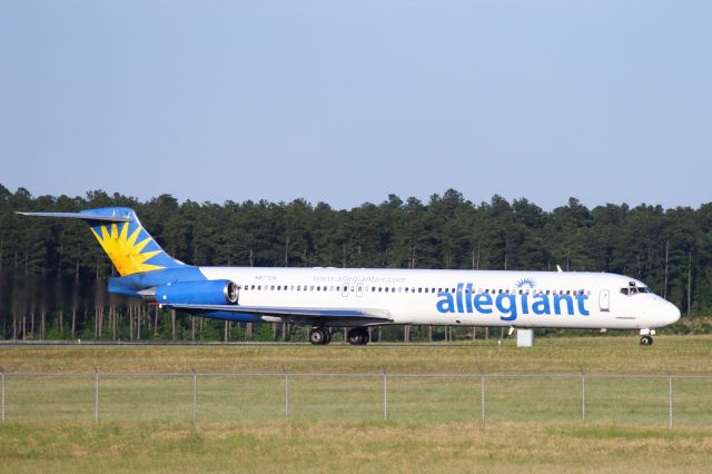 McDonnell Douglas MD-83 (N877GA)