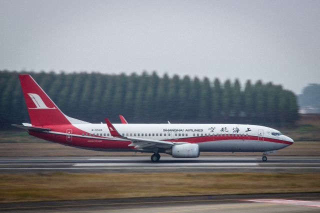 Boeing 737-800 (B-5545)