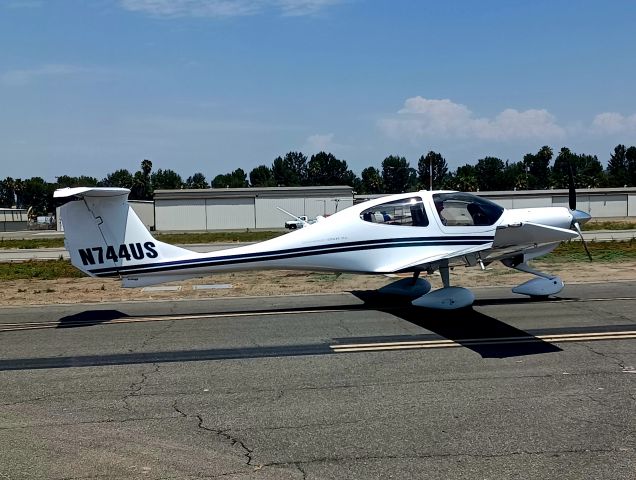 Diamond Star (N744US) - Taxiing to RWY 24 