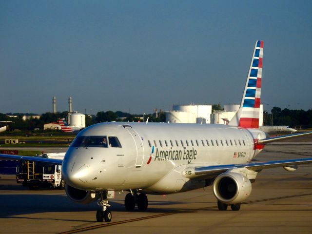 Embraer 170/175 (N447YX)