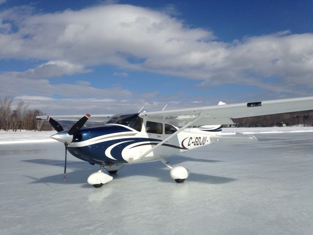 Cessna Skylane (C-GDJU)