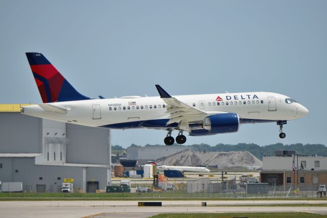 Airbus A220-100 (N114DU) - 22-R 07-09-19