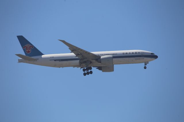 BOEING 777-200LR (B-2081)