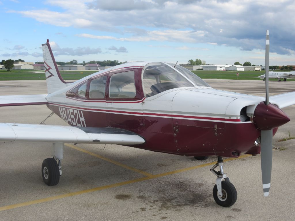 Piper Cherokee (N8452H)