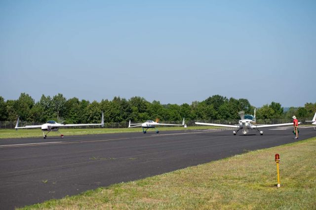 N74591 — - Waiting for the start flag . . . 2021 Airventure Cup Race.