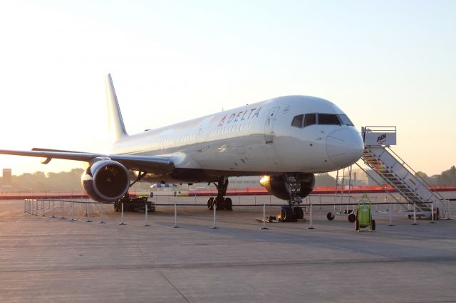 BOEING 767-300 (N650DL) - B767