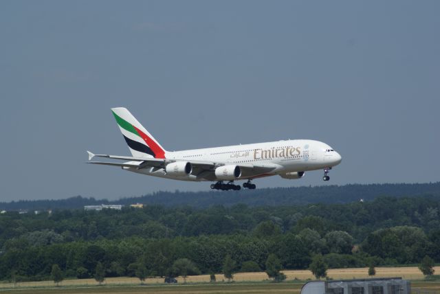 Airbus A380-800 (A6-EDK)