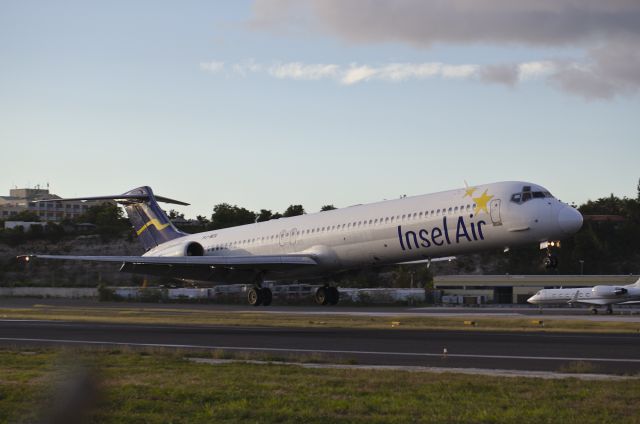 McDonnell Douglas MD-83 (PJ-MDA)