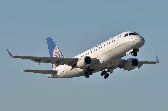 Embraer 175 (N642RW) - Runway 32 departure 06-11-24