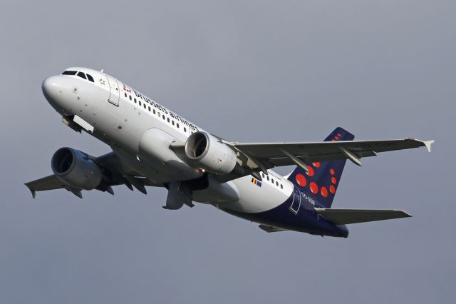 Airbus A319 (OO-SSN) - BEL2174 on the way back to Brussels.