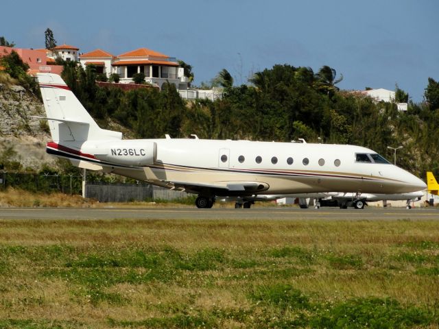 GILES G-200 (N236LC)