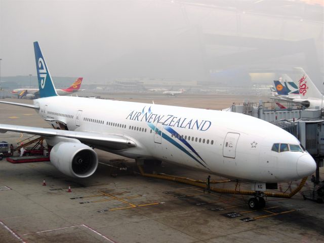 Boeing 777-200 (ZK-OKG) - Air New Zealand (NZ) ZK-OKG B777-219 ER [cn29403]br /Hong Kong (HKG). Air New Zealand flight NZ87 recently arrived at the gate from Auckland (AKL). This Green/White Livery started to be replaced by a Black-Fern Livery from September 2013.br /Taken from the Terminalbr /2015 02 07  a rel=nofollow href=http://alphayankee.smugmug.com/Airlines-and-Airliners-Portfolio/Airlines/Asia-Pacific-Airlines/Air-New-Zealand-NZhttps://alphayankee.smugmug.com/Airlines-and-Airliners-Portfolio/Airlines/Asia-Pacific-Airlines/Air-New-Zealand-NZ/a