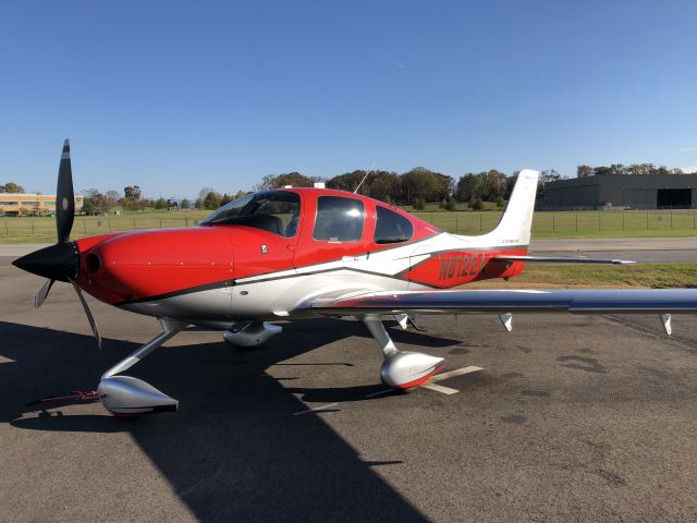 Cirrus SR-22 (N812EA)