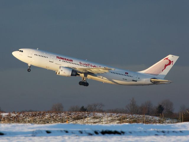 Airbus A300F4-600 (TS-IPC) - Snow in ORY. Memory december 2010.