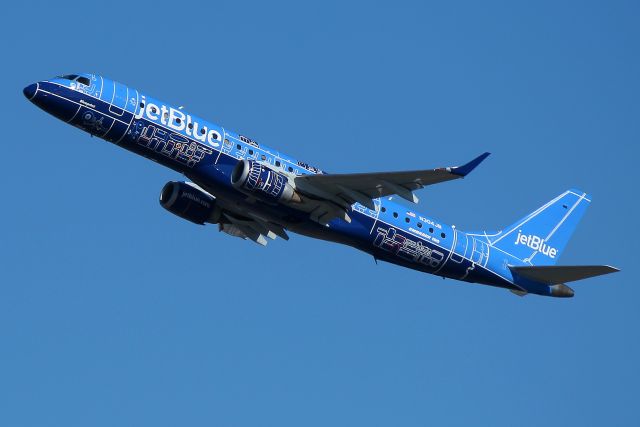 Embraer ERJ-190 (N304JB) - JBU 761 departing to Richmond