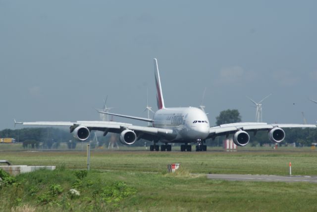 Airbus A380-800 (A6-EDY) - Emirates  Taxi EHAM RWY18R